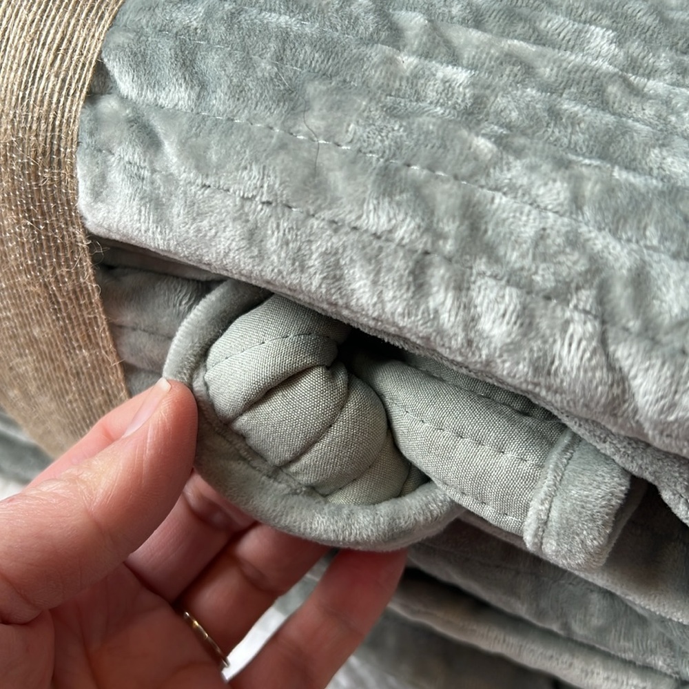 Fable Collection Ultra Soft Velvet Quilt Queen Bed Coverlet Smokey Jade NEW NWT - Picture 13 of 14